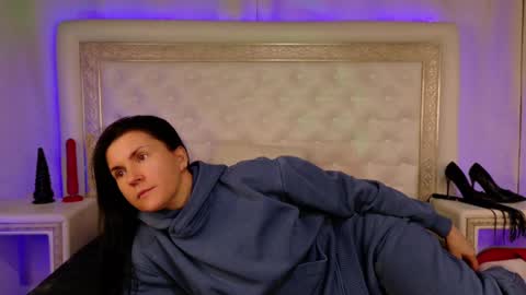 Courtney online show from 25, 2, 2025