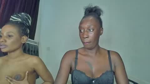 Snapshot of kinky_leila chatting on 27, 6, 2026 kinky_leila online show from 27, 6, 2026
