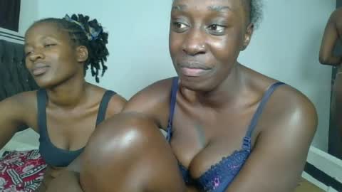 Snapshot of kinky_leila chatting on 7, 7, 2026 kinky_leila online show from 7, 7, 2026