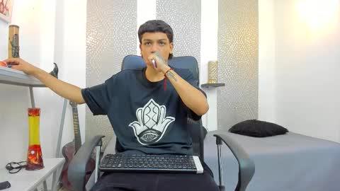 Snapshot of kinky_spice69 chatting on 11, 10, 2025 online show from 11, 10, 2025