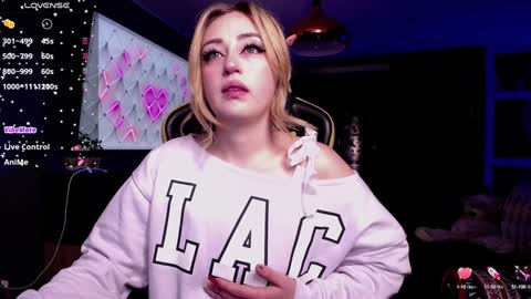 Snapshot of kinkydoll_ chatting on 5, 1, 2025 Sara online show from 5, 1, 2025