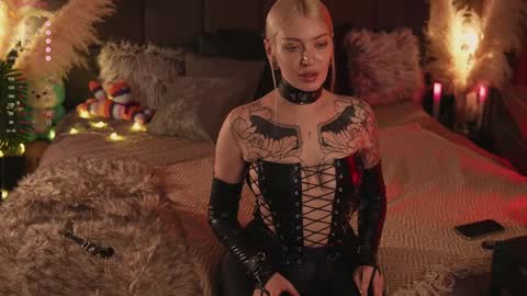 kinkylina_ online show from 1, 2, 2025