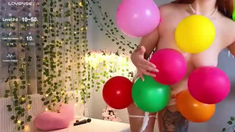 Snapshot of kira_briis chatting on 17, 11, 2025 Kira Briis online show from 17, 11, 2025