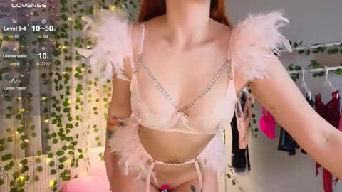 Snapshot of kira_briis chatting on 22, 11, 2025 Kira Briis online show from 22, 11, 2025