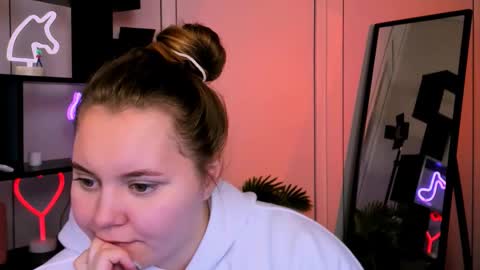 kira fox x online show from 13, 11, 2025