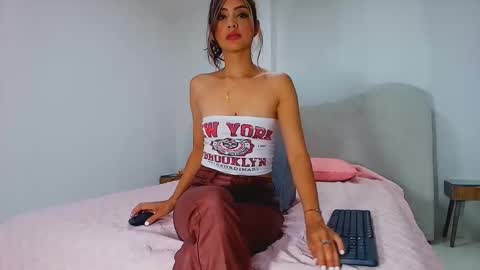 Snapshot of kira_mackenzie chatting on 21, 11, 2025 kira online show from 21, 11, 2025