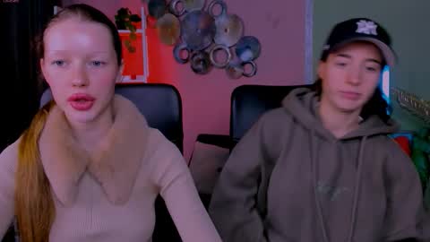 Snapshot of kira_neko chatting on 3, 10, 2025 Kira  online show from 3, 10, 2025