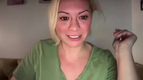 KiraDivine online show from 31, 12, 2024