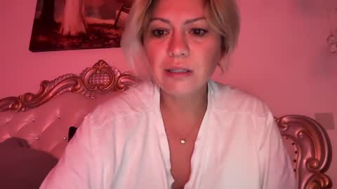 KiraDivine online show from 10, 9, 2025