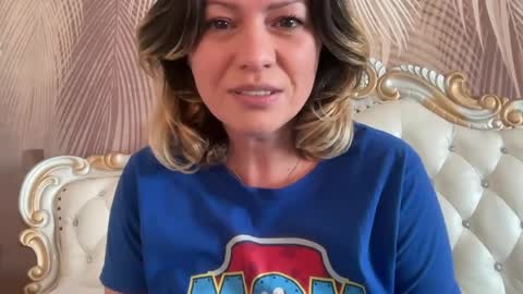 KiraDivine online show from 6, 4, 2026