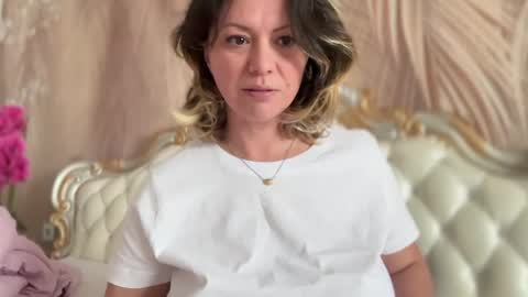 Snapshot of kiradivine chatting on 22, 4, 2026 KiraDivine online show from 22, 4, 2026