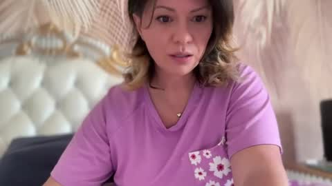 Snapshot of kiradivine chatting on 24, 4, 2026 KiraDivine online show from 24, 4, 2026