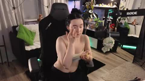 Kira    online show from 8, 4, 2026