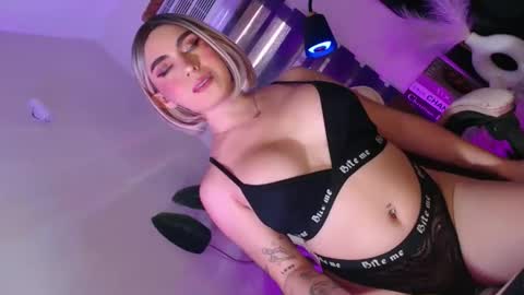 Snapshot of kiramillerxx chatting on 10, 9, 2025 Its your girl KIRA online show from 10, 9, 2025