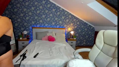 Kira online show from 1, 2, 2025