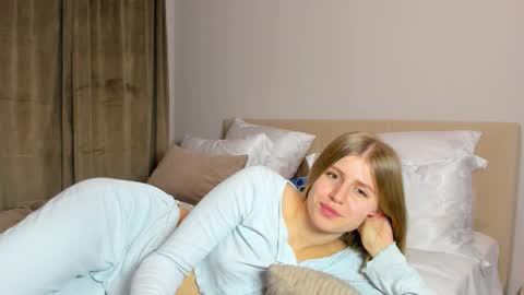 Snapshot of kirraa_ chatting on 10, 11, 2025 Kira online show from 10, 11, 2025