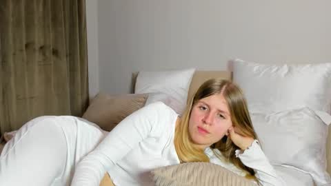 Snapshot of kirraa_ chatting on 23, 11, 2025 Kira online show from 23, 11, 2025