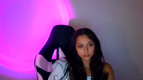 kiss_ameliaa online show from 13, 10, 2025