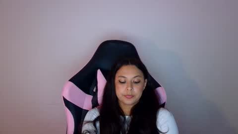 kiss_ameliaa online show from 6, 11, 2025