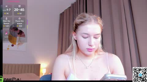 Snapshot of kiss_kr1ss chatting on 19, 4, 2026 Chloe online show from 19, 4, 2026