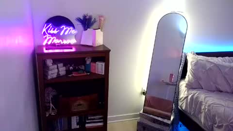 Snapshot of kiss_me_monroe chatting on 14, 7, 2026 Morgan Monroe online show from 14, 7, 2026