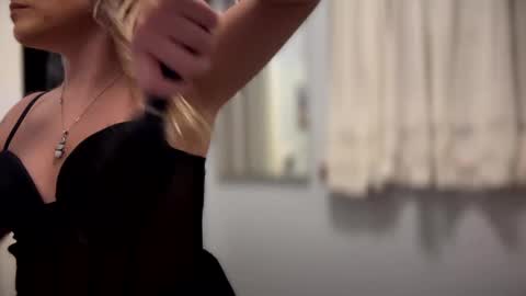 Kissah Kreampuff online show from 1, 1, 2025