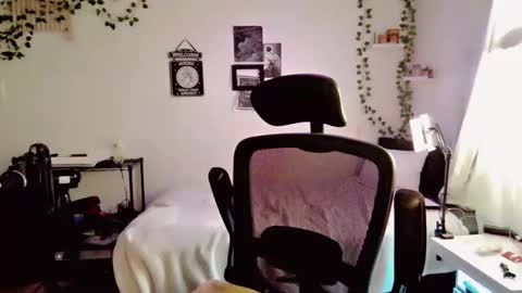 Kissah Kreampuff online show from 26, 1, 2025