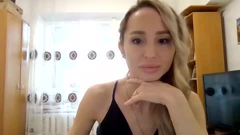 Snapshot of kissandbelle chatting on 13, 11, 2025 kissandbelle online show from 13, 11, 2025