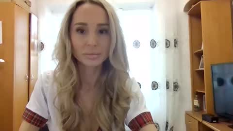 Snapshot of kissandbelle chatting on 19, 11, 2025 kissandbelle online show from 19, 11, 2025
