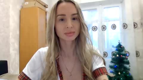 Snapshot of kissandbelle chatting on 14, 12, 2025 kissandbelle online show from 14, 12, 2025