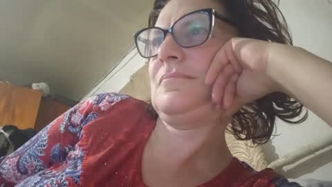 kissandvibe online show from 10, 4, 2026