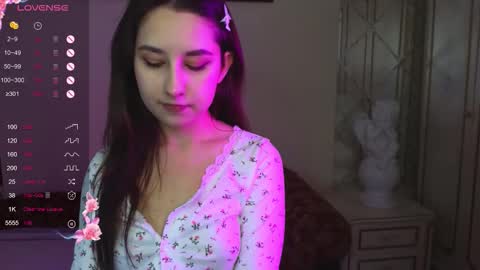 Snapshot of kisses_eva chatting on 10, 10, 2025 Hot Eva online show from 10, 10, 2025