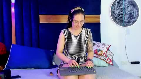 Kissing Company online show from 22, 4, 2026