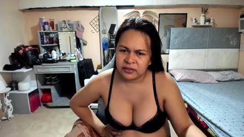 kissmeloves online show from 3, 3, 2026