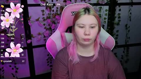 Snapshot of kitsune_little chatting on 22, 4, 2026 kitsune_little online show from 22, 4, 2026