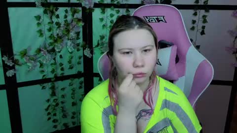 Snapshot of kitsune_little chatting on 11, 5, 2026 kitsune_little online show from 11, 5, 2026