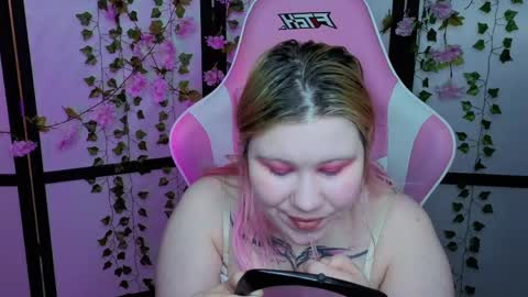 Snapshot of kitsune_little chatting on 14, 5, 2026 kitsune_little online show from 14, 5, 2026