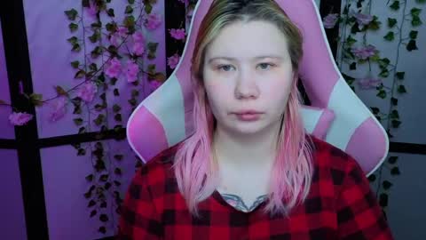 Snapshot of kitsune_little chatting on 15, 5, 2026 kitsune_little online show from 15, 5, 2026
