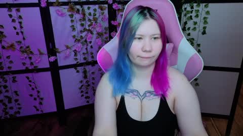 Snapshot of kitsune_little chatting on 17, 5, 2026 kitsune_little online show from 17, 5, 2026