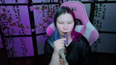 Snapshot of kitsune_little chatting on 23, 5, 2026 kitsune_little online show from 23, 5, 2026