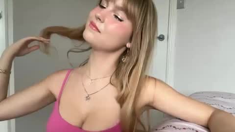 Snapshot of kittengirlxo chatting on 5, 7, 2026 kittengirlxo online show from 5, 7, 2026