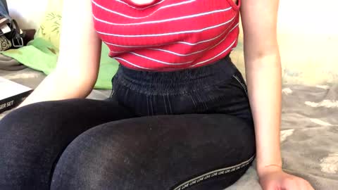 Snapshot of kittie_creme chatting on 6, 5, 2026 Kittie Creme online show from 6, 5, 2026