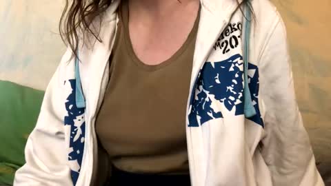 Snapshot of kittie_creme chatting on 9, 6, 2026 Kittie Creme online show from 9, 6, 2026