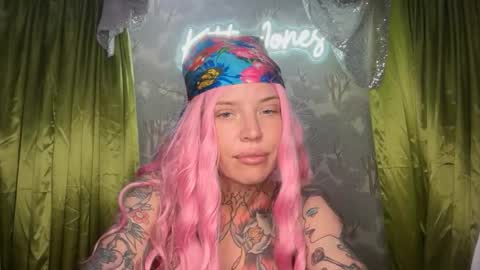 Snapshot of kittjones33 chatting on 8, 5, 2026 kittjones33 online show from 8, 5, 2026