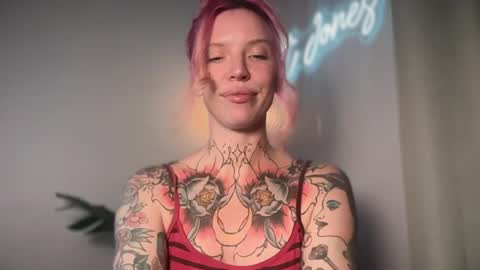 Snapshot of kittjones33 chatting on 14, 7, 2026 kittjones33 online show from 14, 7, 2026