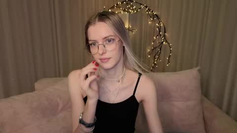 Snapshot of kitty__like18 chatting on 7, 5, 2026 Kitty online show from 7, 5, 2026