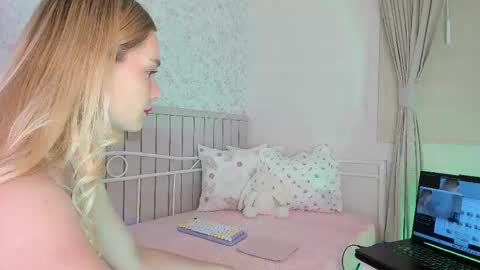 Snapshot of kitty__sophie chatting on 7, 5, 2026 sophie online show from 7, 5, 2026