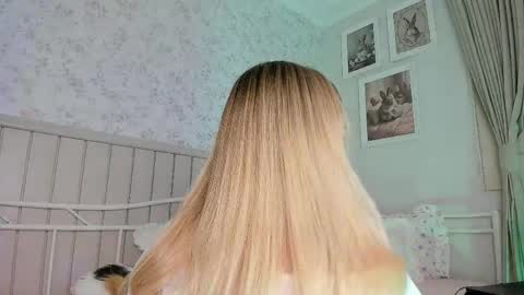Snapshot of kitty__sophie chatting on 18, 5, 2026 sophie online show from 18, 5, 2026