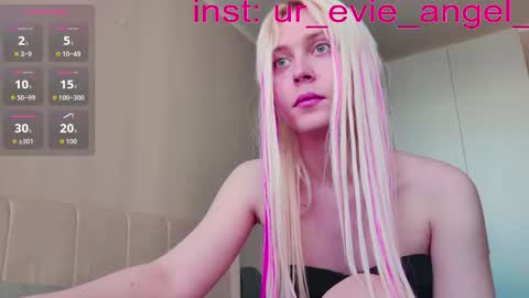 Snapshot of kitty_dora chatting on 25, 3, 2026 Evelyn online show from 25, 3, 2026