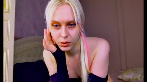 Snapshot of kitty_dora chatting on 18, 6, 2026 Evelyn online show from 18, 6, 2026